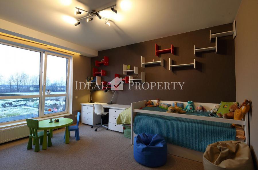 В продаже новый, семейный дом. 