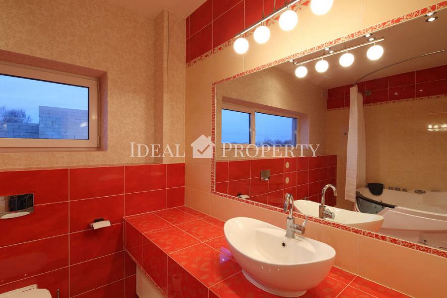 В продаже новый, семейный дом. 