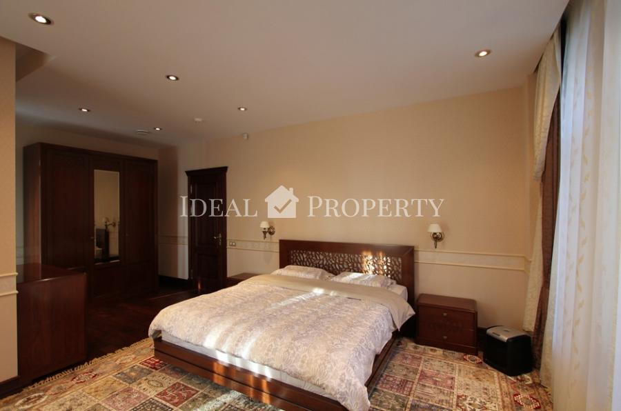 Ekskluzīva savrupmāja ezera krastā ar privāto pludmali. Ekskluzīva savrupmāja ezera krastā ar privāto pludmali.