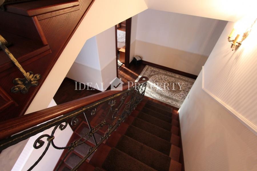 Ekskluzīva savrupmāja ezera krastā ar privāto pludmali. Ekskluzīva savrupmāja ezera krastā ar privāto pludmali.