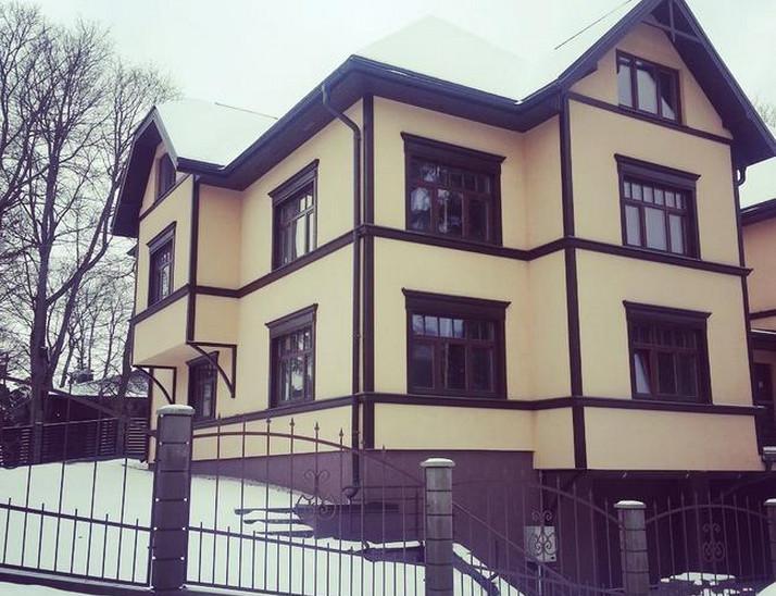 Дом расположен в очень красивом и зеленом жилом районе Дубулты