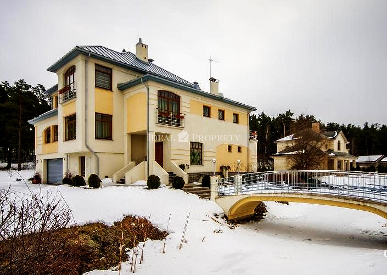 You have a chance to buy an elegant and fully equipped private house in Mežapark.