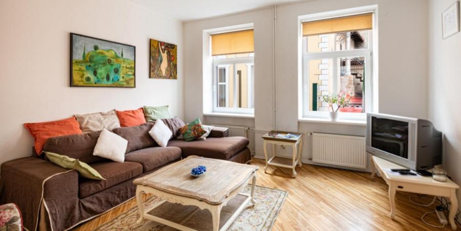 For sale bright and cozy apartment in the heart of Oldtown.