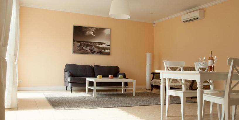 Сдается  в аренду большой светлый двухэтажный дом  с красивым садом.