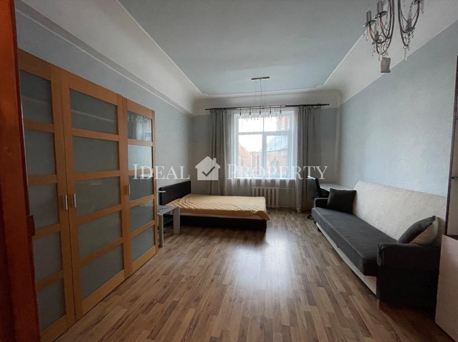 Sunny apartment, completely equipped for comfortable living. 