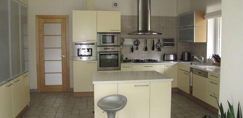 We offer for rent spacious and light house in this peaceful place. 