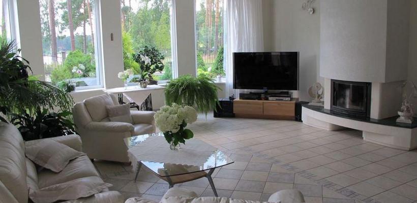 We offer for rent spacious and light house in this peaceful place. 