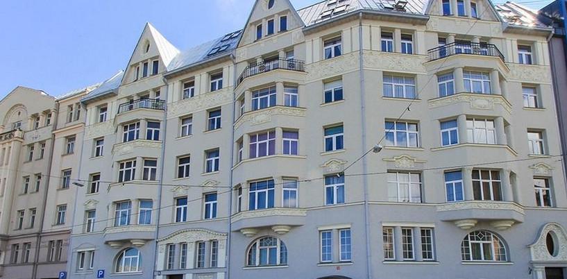 For rent 3-room apartment in an Art Nouveau renovated building in the Quite Centre.