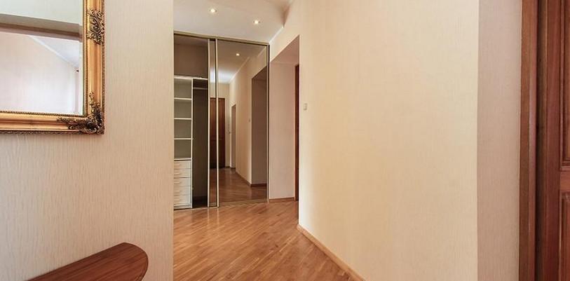 For rent 3-room apartment in an Art Nouveau renovated building in the Quite Centre.