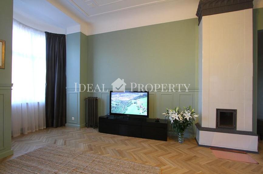 Fresh and modern two-bedroom apartment in the city centre. 