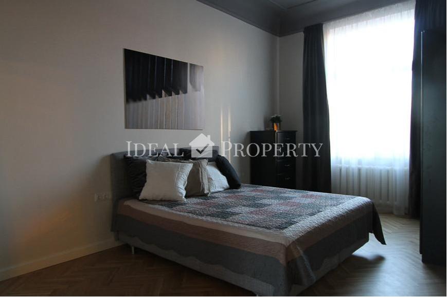 Fresh and modern two-bedroom apartment in the city centre. 