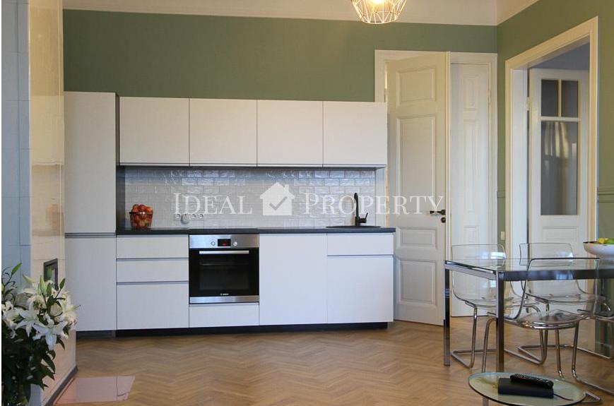 Fresh and modern two-bedroom apartment in the city centre. 