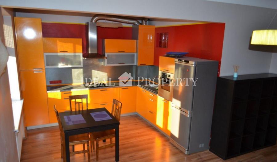 Apartment for rent in a renovated facade house at Terbatas street.