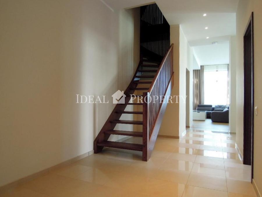 Luxury house  with 8 apartments for sale and rent, underground parking,