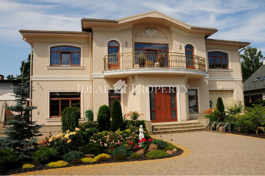 Exclusive house in Melluzhi at the sea side