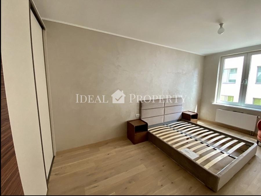 Spacious apartment with 1 bedroom and a large living room with kitchen at Strelnieku street.