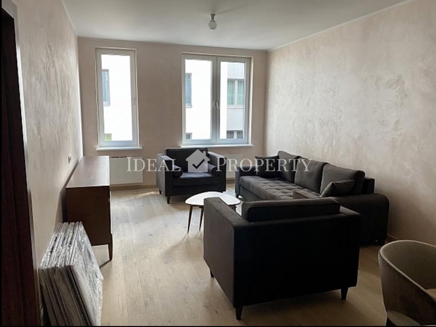 Spacious apartment with 1 bedroom and a large living room with kitchen at Strelnieku street.