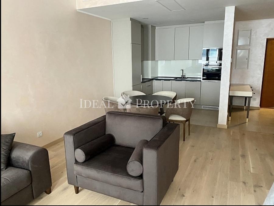 Spacious apartment with 1 bedroom and a large living room with kitchen at Strelnieku street.