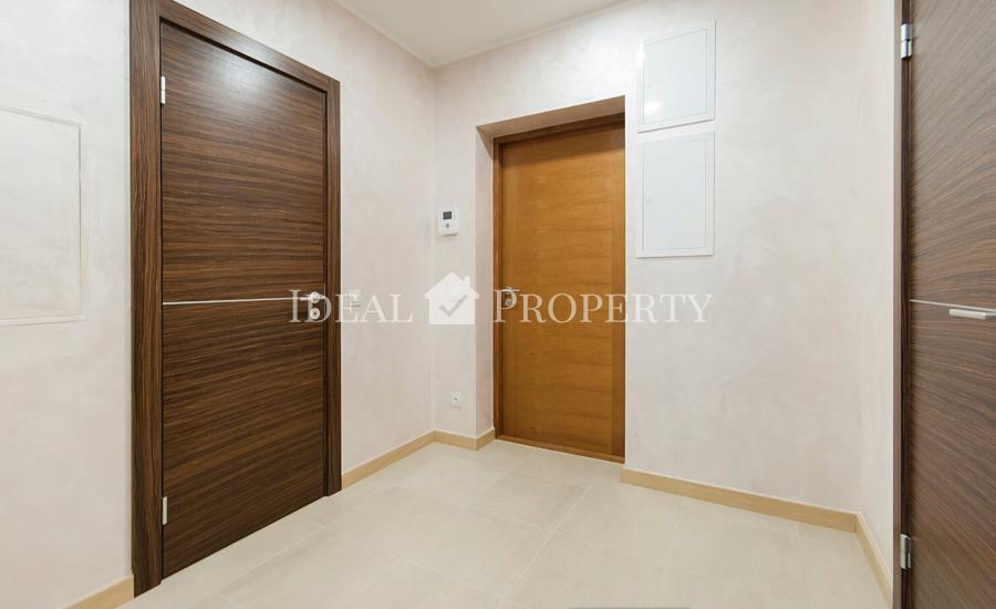 Apartment with 4 bedrooms at Strelnieku street in new complex.