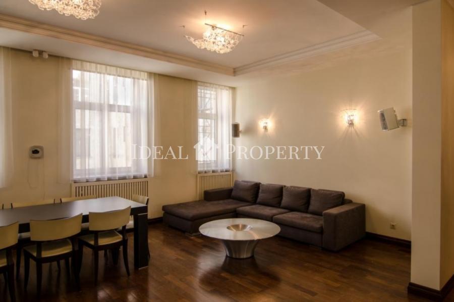 Spacious 6-bedroom apartment in the quiet center of Riga.