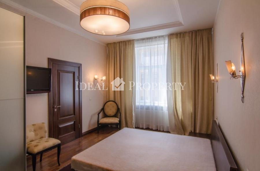 Spacious 6-bedroom apartment in the quiet center of Riga.