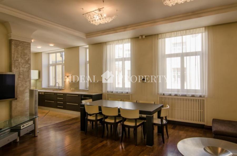 Spacious 6-bedroom apartment in the quiet center of Riga.