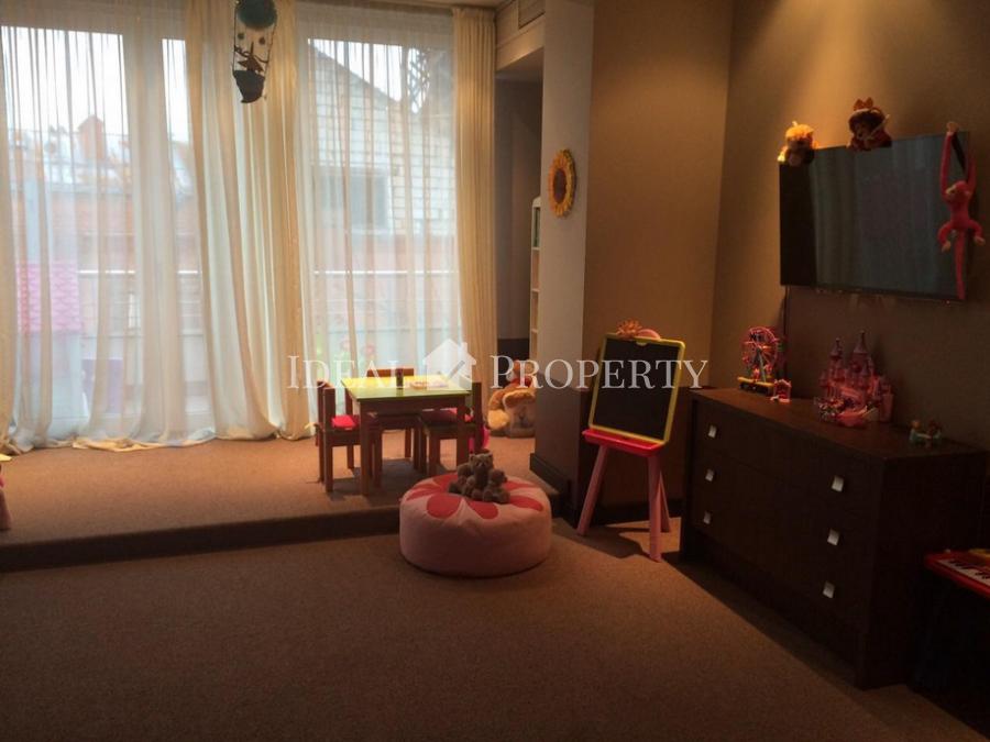 A luxury apartment in the Old Riga offering view of the Daugava River and the House of Blackheads.