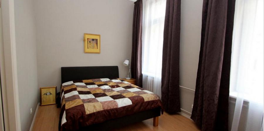 Spacious and bright apartment on the corner at Stabu and Baznicas street.