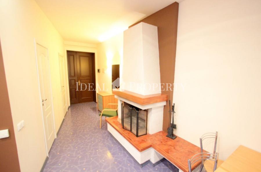 Classical style apartment with three bedrooms in Quiet centre.