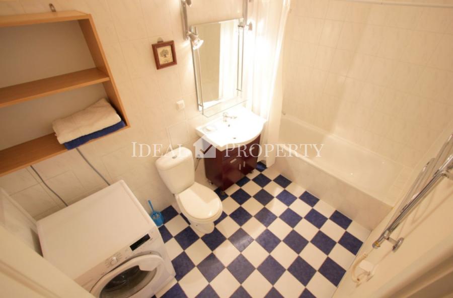 Classical style apartment with three bedrooms in Quiet centre.