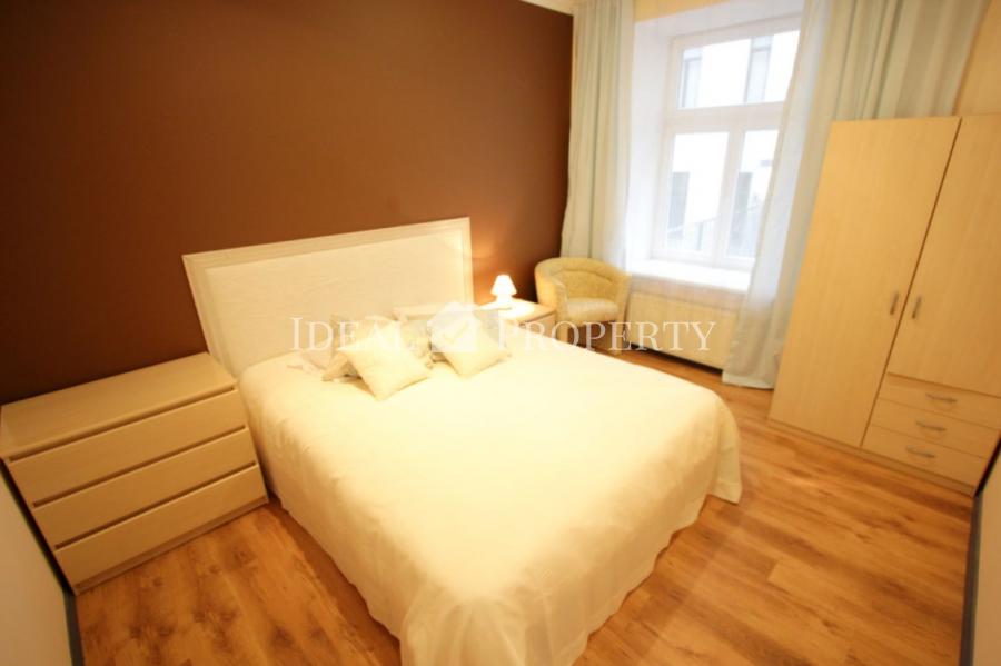 Classical style apartment with three bedrooms in Quiet centre.