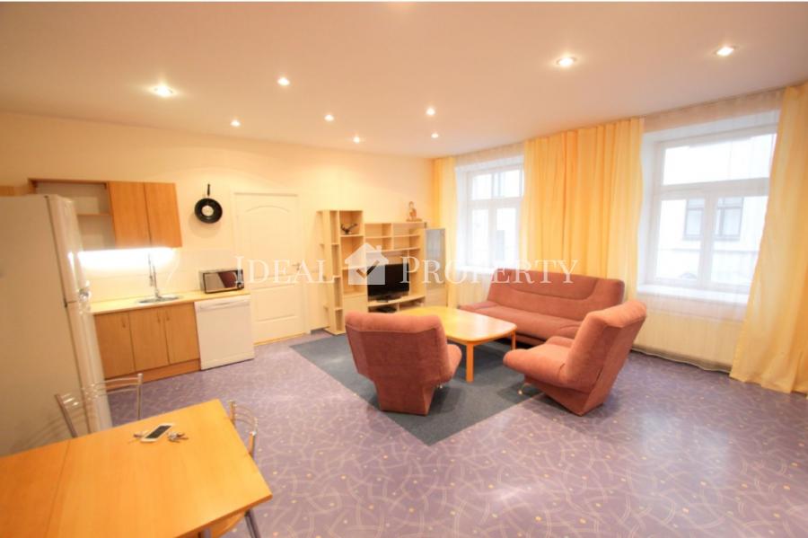 Classical style apartment with three bedrooms in Quiet centre.