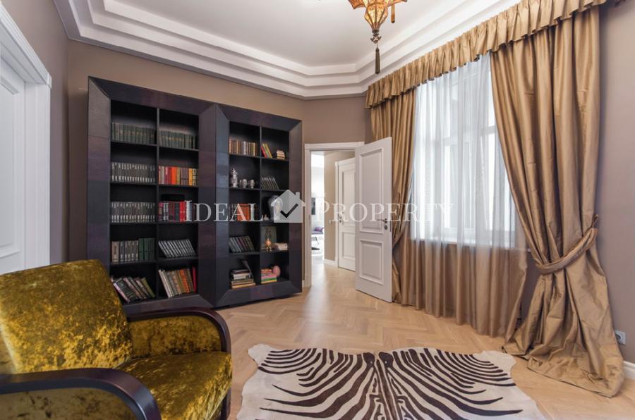 Beautiful  apartment for sale located  at Baznicas street.