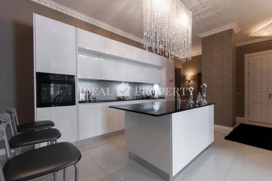 Beautiful  apartment for sale located  at Baznicas street.