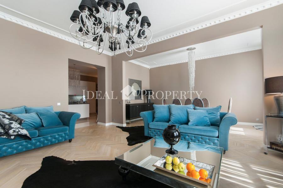 Beautiful  apartment for sale located  at Baznicas street.