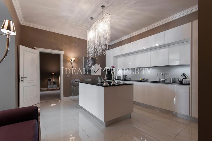 Beautiful  apartment for sale located  at Baznicas street.