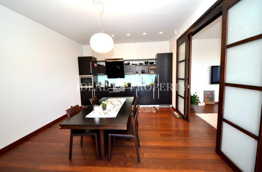 For sale a spacious apartment at high floor at Caka street in the city center.