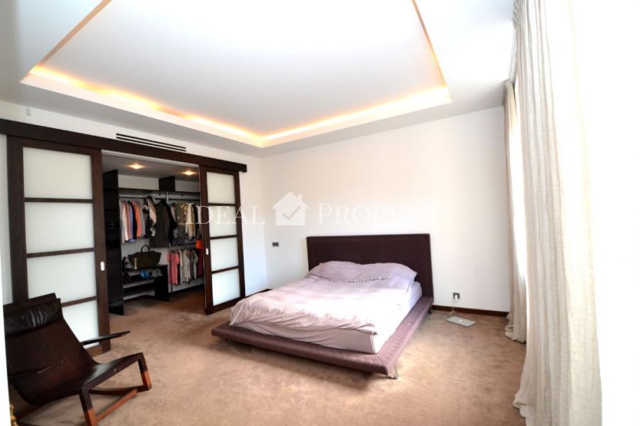 For sale a spacious apartment at high floor at Caka street in the city center.