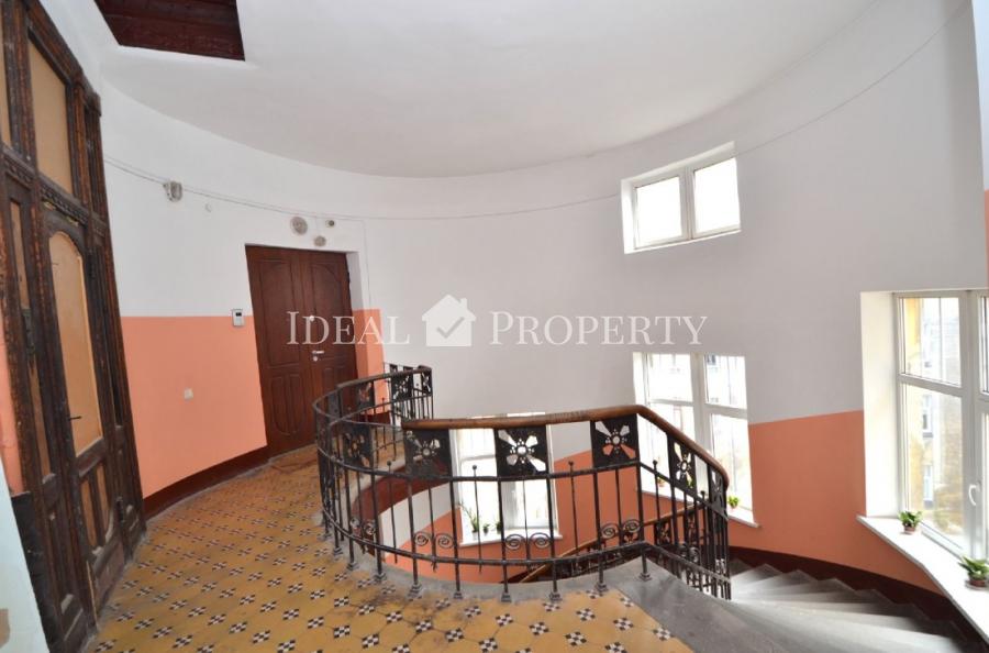 For sale a spacious apartment at high floor at Caka street in the city center.