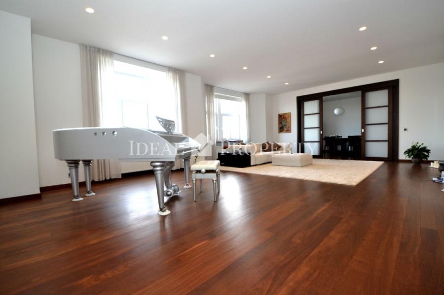 For sale a spacious apartment at high floor at Caka street in the city center.