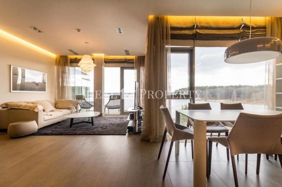 Spacious apartment with terrace for sale in the project of The Perl.