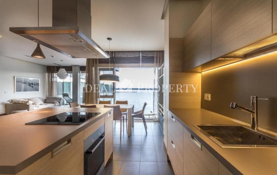 Spacious apartment with terrace for sale in the project of The Perl.