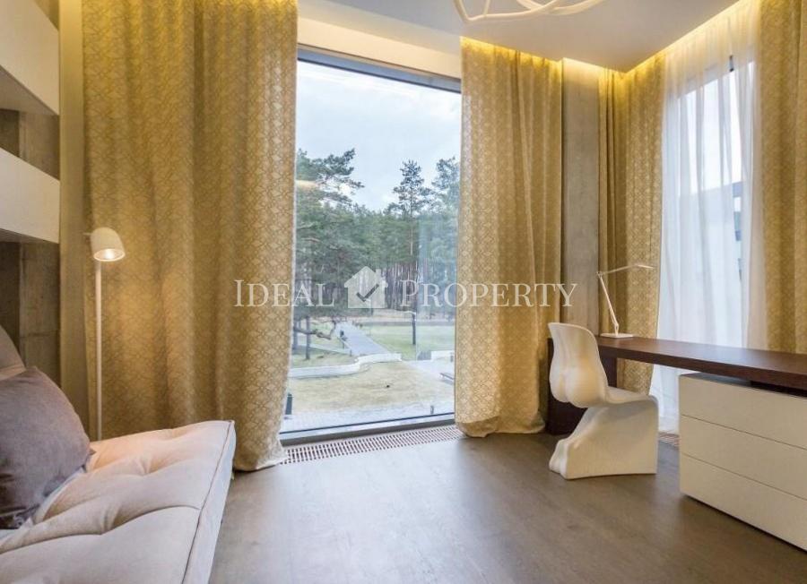 Bright apartment for sale in the project of The Perl.