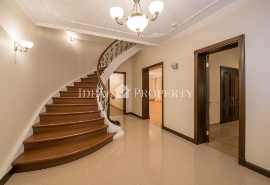 Exclusive 2-storey apartment in the city center, at Skolas Street.