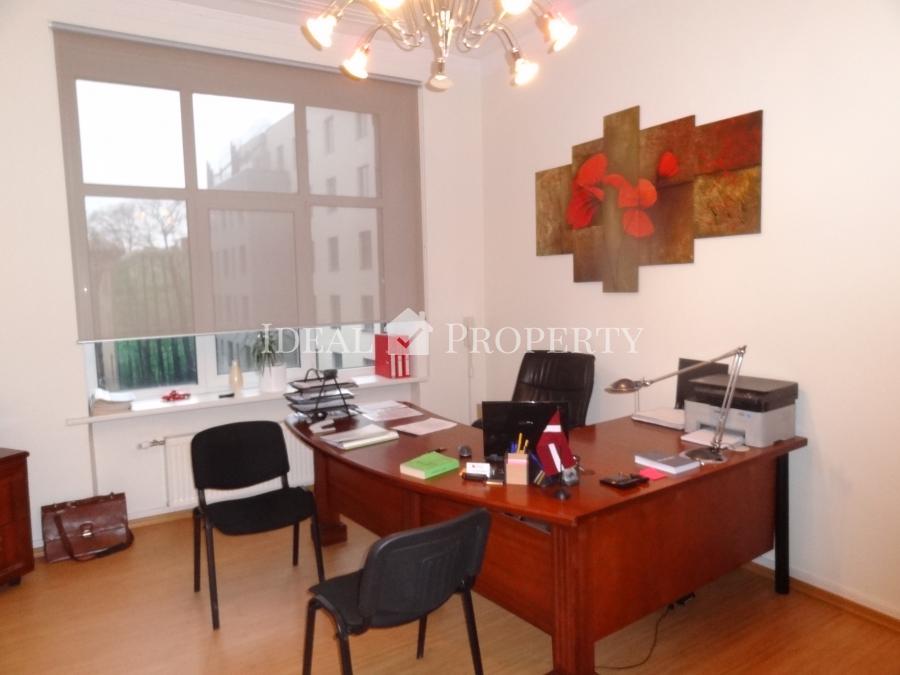 For sale apartment / office in the embassy area at Strelnieku street.