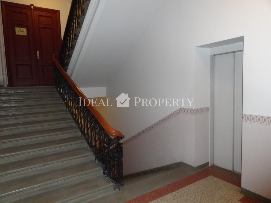 For sale apartment / office in the embassy area at Strelnieku street.