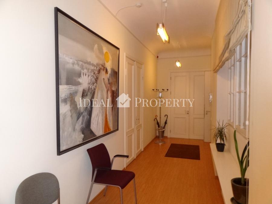 For sale apartment / office in the embassy area at Strelnieku street.