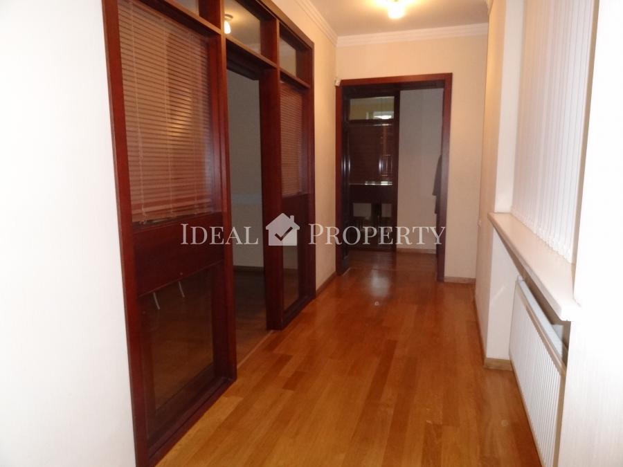 For sale apartment / office in the embassy area at Strelnieku street.