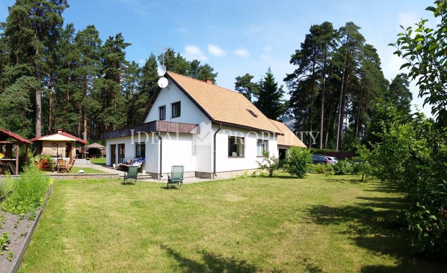 Piedāvājam pārdošanai privātmāju ar savu pieeju jūrai. Piedāvājam pārdošanai privātmāju ar savu pieeju jūrai.