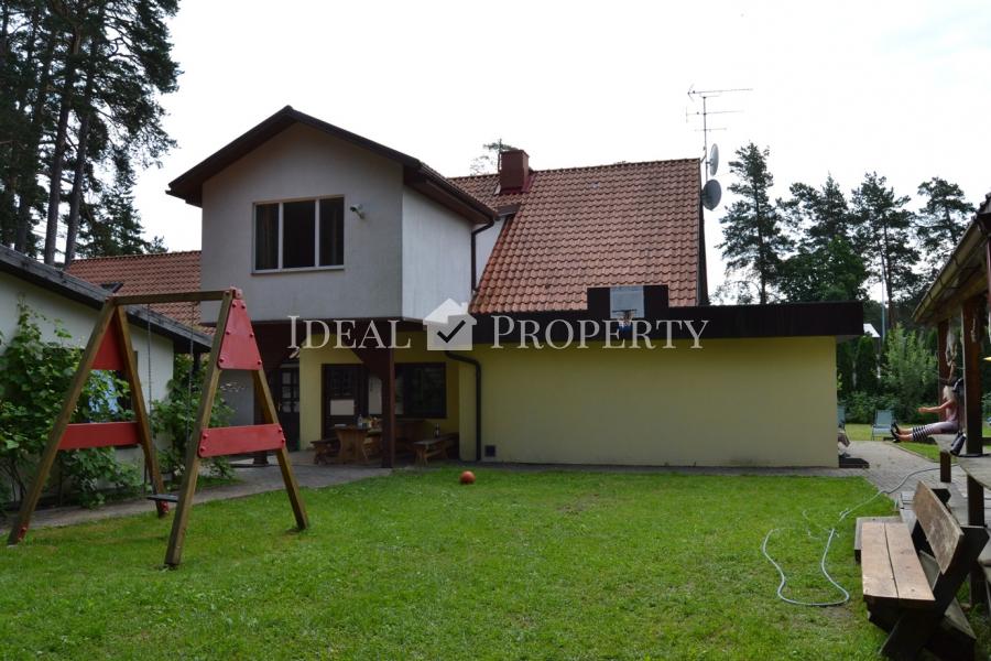 Piedāvājam pārdošanai privātmāju ar savu pieeju jūrai.